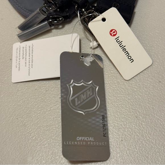NWT PITTSBURGH PENGUINS DUAL POUCH WRISTLET Black/Solar Grey BLK/SOGY Lululemon - Picture 13 of 15